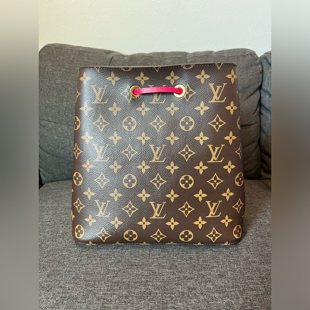 Louis Vuitton NeoNoe Freesia - Picture 4 of 17
